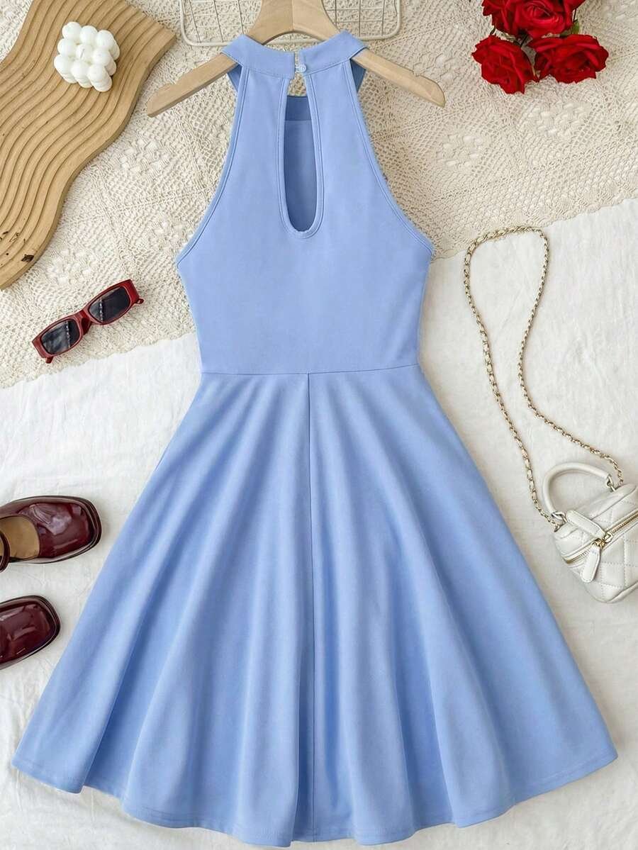 Vestido de fiesta de línea A con cuello halter sin mangas y cintura ceñida - Imagen 3