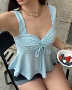 Top de muñeca de cuello cuadrado casual de punto azul cielo