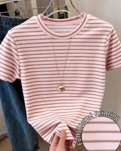 Camiseta de mujer de manga corta y cuello redondo a rayas