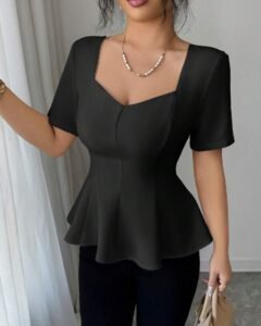 Blusa de unicolor con cuello cuadrado, cintura acampanada y mangas cortas