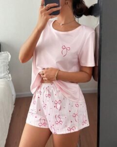 Conjunto de pijama con pantalón corto y estampado de lazo rosa