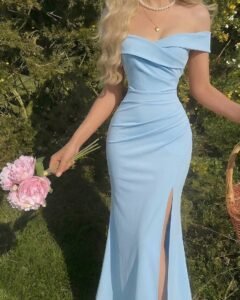 Vestido largo de noche azul claro para mujer con hombros descubiertos