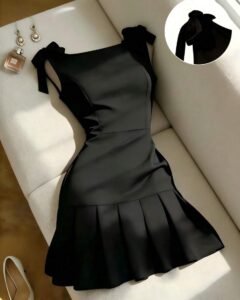 Vestido negro elegante con diseño de volantes y lazo