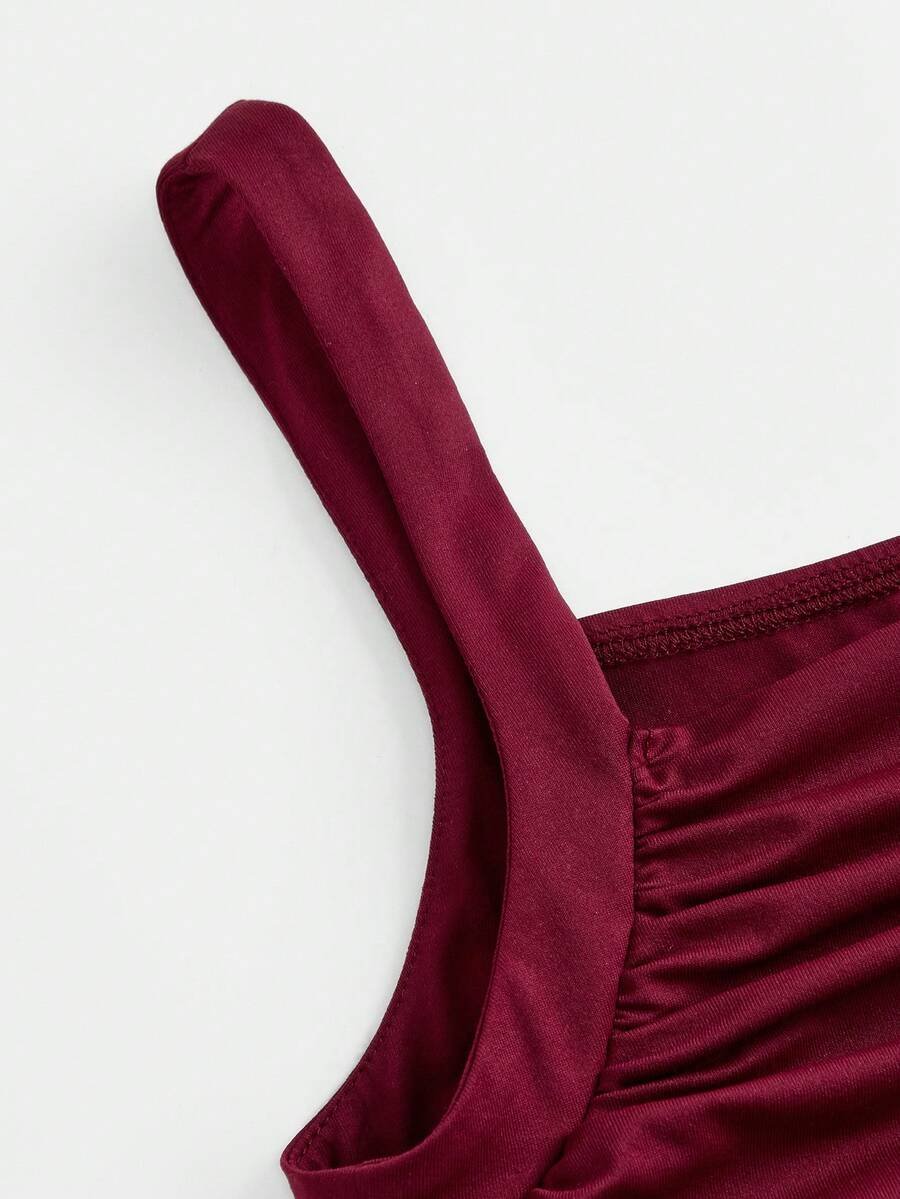 Vestido elegante de punto burdeos con cuello cuadrado y vuelo - Imagen 2