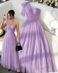 Vestido elegante y romántico sin mangas con cuello de halter