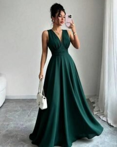Vestido largo elegante de unicolor con cuello en V profundo y cintura fruncida
