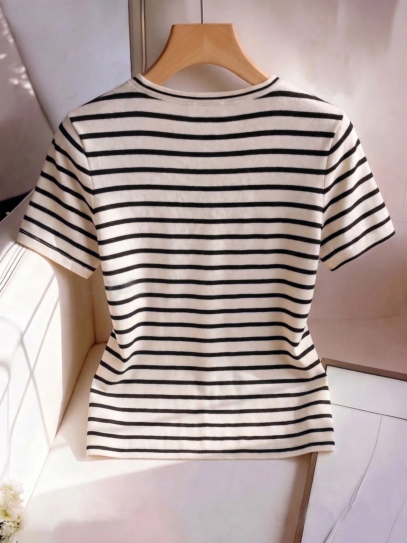 Camiseta corta de mujer de cuello redondo ajustada - Imagen 2