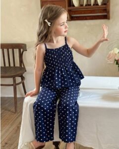 Conjunto de top de tirantes de gasa con lunares y pantalones largos