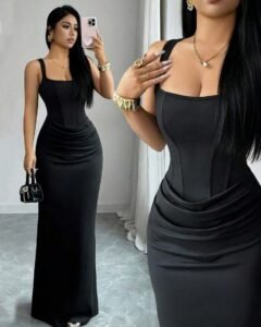 Vestido negro ajustado con cuello cuadrado francés, ribete con falso boning