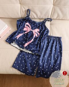 Top de tirantes con lazo y pantalones cortos de lunares