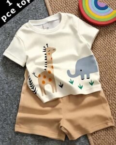 Top informal minimalista para niño pequeño
