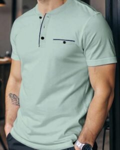 Camiseta verde de negocios con mangas cortas y detalles sutiles
