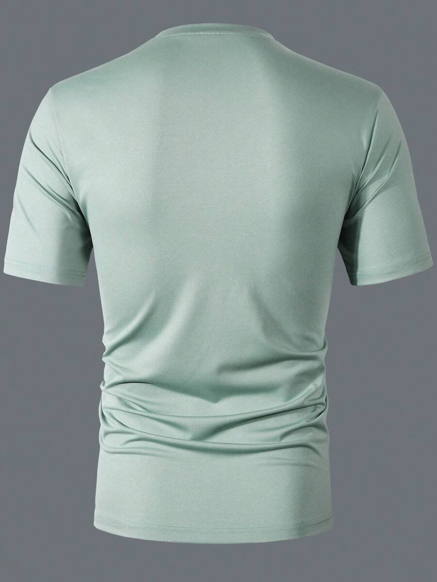 Camiseta verde de negocios con mangas cortas y detalles sutiles - Imagen 3