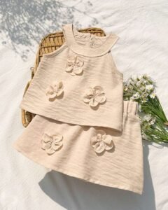 Top de tirantes de unicolor con flor 3D y falda corta tipo A-line
