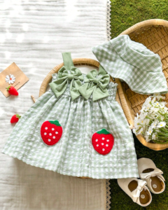 Vestido de tirantes con estampado de limón y gorro
