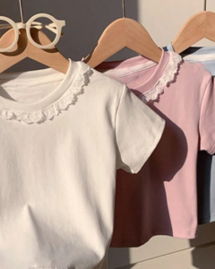 Top casual de manga corta con cuello Peter Pan de encaje
