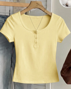 Camiseta de mujer de manga corta con cuello Henley