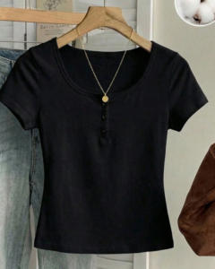 Camiseta de mujer de manga corta con cuello Henley