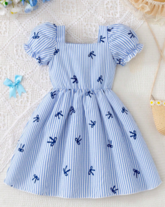 Vestido de niña joven de moda casual con rayas, bloques de color