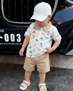Camisa tipo polo con estampado y shorts de cintura elástica