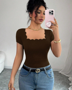 camiseta de mujer de verano con cuello cuadrado, manga corta