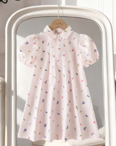 Vestido con estampado floral pequeño