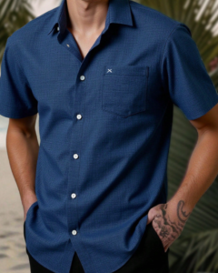 Camisa casual azul de manga corta con botones