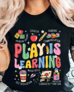 Camiseta de maestro de jardín de infantes «El juego es aprendizaje»