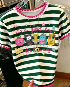 Camiseta de maestro de jardín de infantes «El juego es aprendizaje»