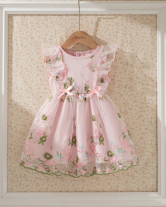 Vestido de princesa de malla bordada con volantes sin mangas