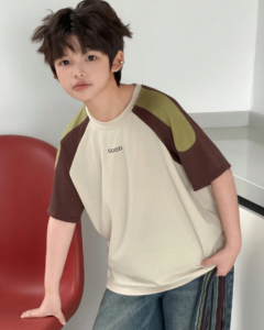 Camiseta holgada de manga raglán con estampado de letras