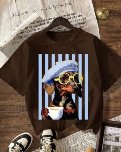 Camiseta gráfica de perro salchicha a rayas linda